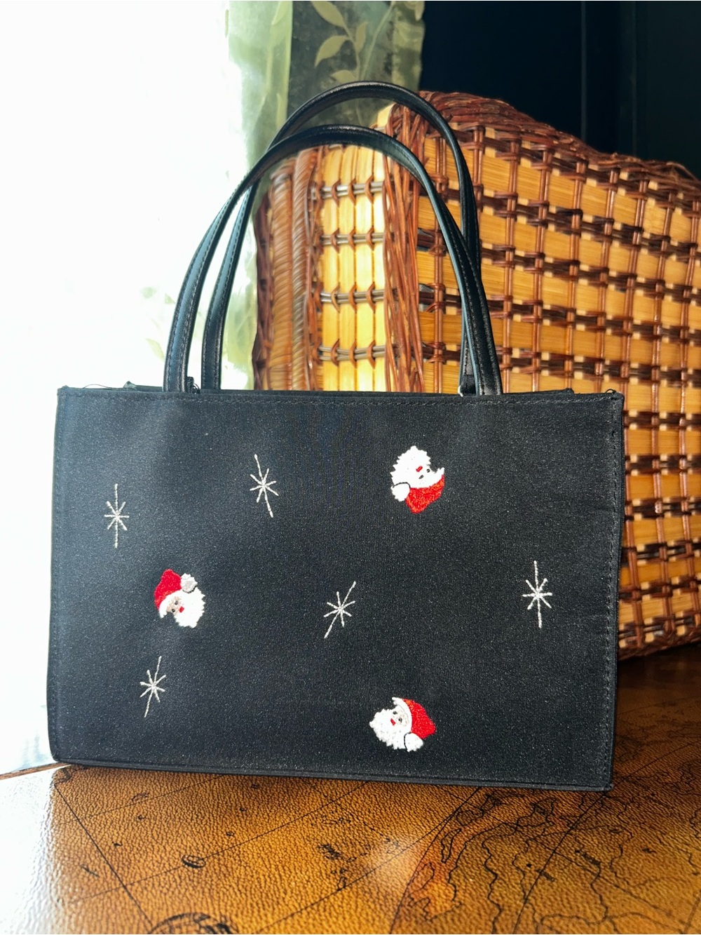 Tiannl Black Embroidered Holiday Shoulder Bag Vintage -EUC-